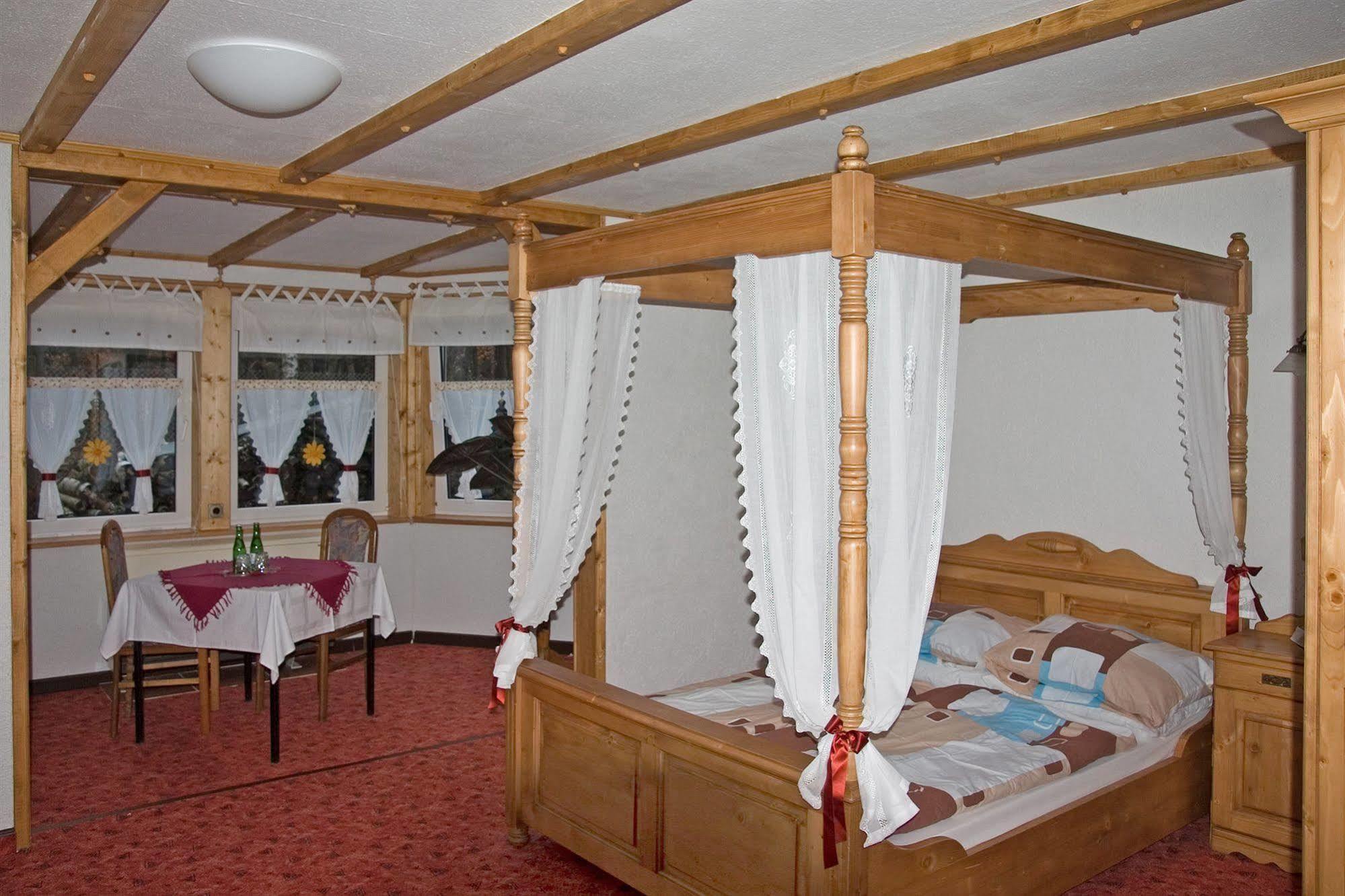 Waldoase Hirschbüchenkopf Gasthof 3*